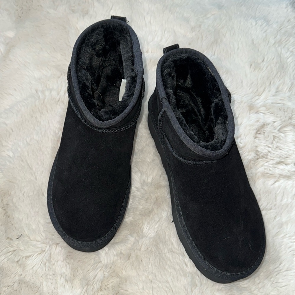Cushionaire ‘Hippy Cozy Platform Ankle Boot NWT